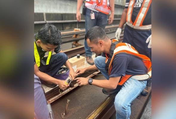 Banjir: Landasan LRT ditakungi air, kerja baik pulih giat dijalankan