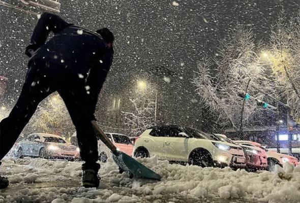 Record November snowfall blankets Seoul