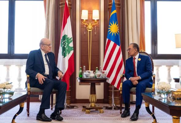 Anwar meets with Lebanese PM in Riyadh ahead of Extraordinary Summit