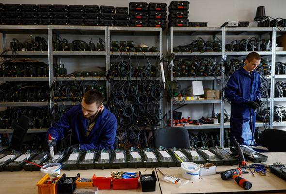 ANALYSIS - How 1,000 days of conflict fuelled robot wars between Russia and Ukraine