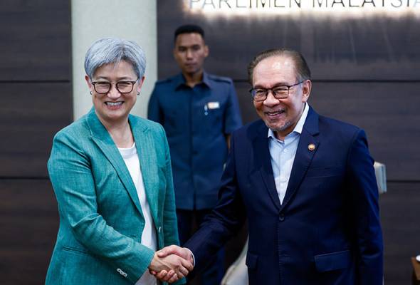 PM receives courtesy call from Australian Foreign Minister Penny Wong