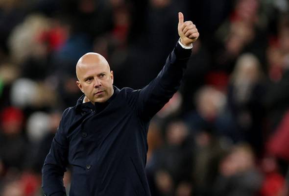 Soccer - Slot downplays Man United's low placing, saying he will not sit out players for clash