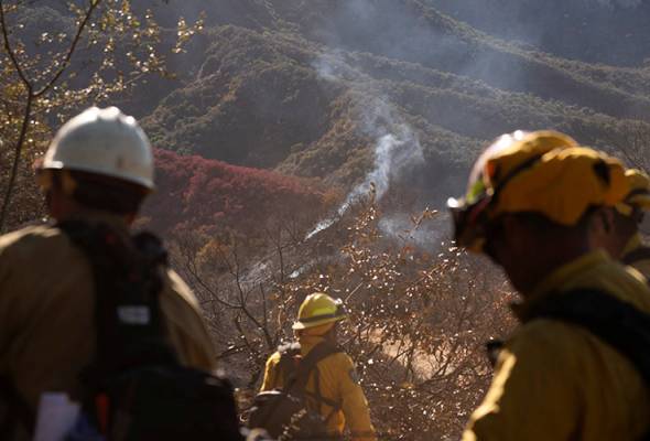 Los Angeles firefighters hold the line despite extreme conditions