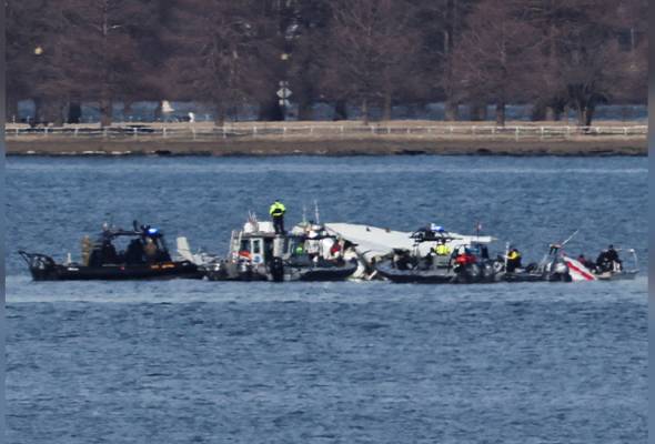 No clear reason yet for Washington air disaster that killed 67, officials say