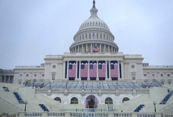 Triumphant Trump returns to White House, launching new era of upheaval