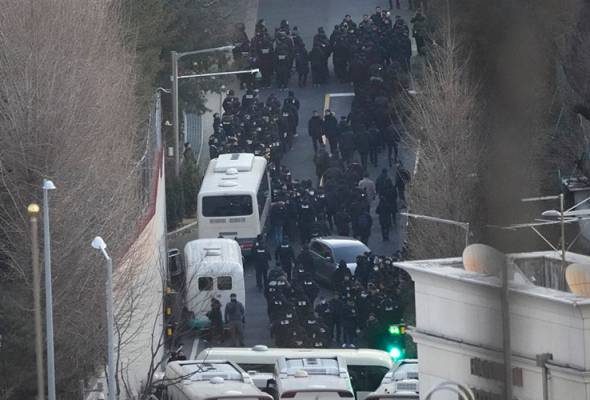 'It starts now': South Korea's President Yoon defiant as police closed in