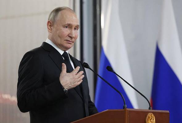 Putin offers cooperation to Syrian leader, backs efforts to stabilise country