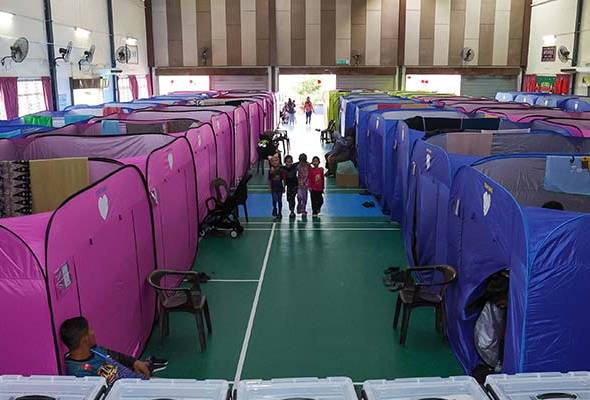 Mangsa banjir di Johor turun sedikit, Sabah kekal<