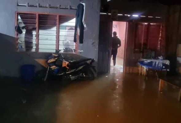 10 rumah terjejas banjir di Taman Sri Jaya - Bomba<