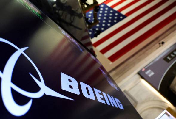China orders carriers to suspend Boeing jet deliveries amid trade war, Bloomberg News reports