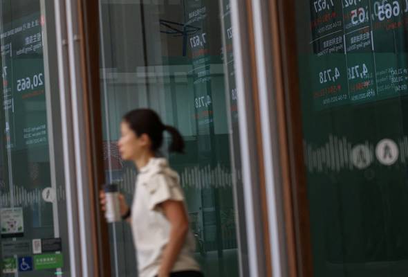 China stocks drift as investors keep guessing Trump's tariff intention