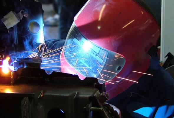 Tariff pause spurs front-loading to bolster trade, manufacturing