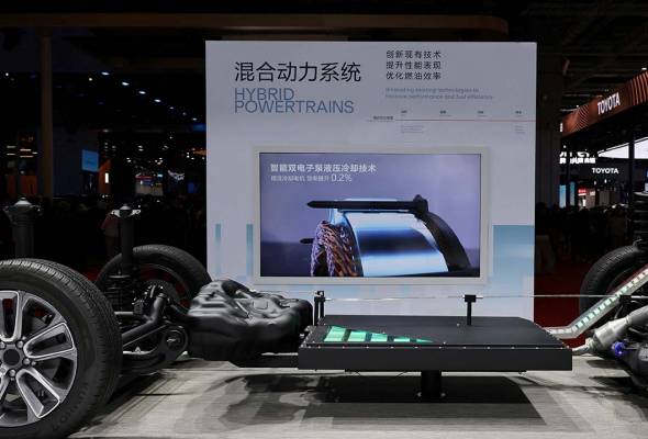 Trade war and safety concerns take centre stage at Shanghai auto show
