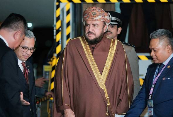 Sidang Kemuncak ASEAN-GCC: Sheikh Tamim, Sayyid Asaad tiba di Malaysia