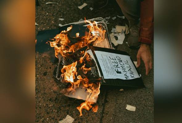 Alumni Columbia bakar diploma dalam protes pro-Palestin