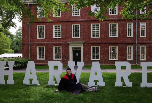 Trump says Harvard should have 15 pct cap on foreign students