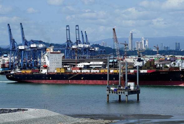 APEC warns of tariff impact on trade as China, US trade reps meet