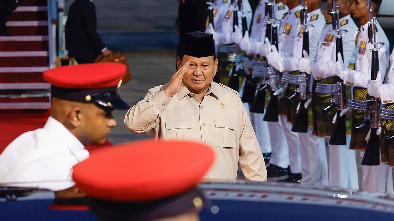 Prabowo tiba di Malaysia untuk Sidang Kemuncak ASEAN pertama sebagai Presiden Indonesia