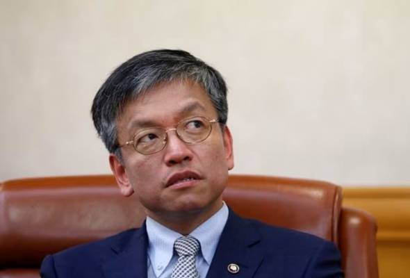 Menteri Kewangan Korea Selatan, Choi Sang-mok letak jawatan