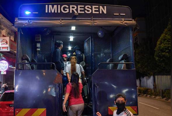 99 warga asing ditahan di premis hiburan di Kuantan