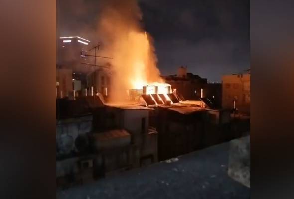 Bangunan terbakar di Tel Aviv selepas serangan peluru berpandu Iran terbaharu