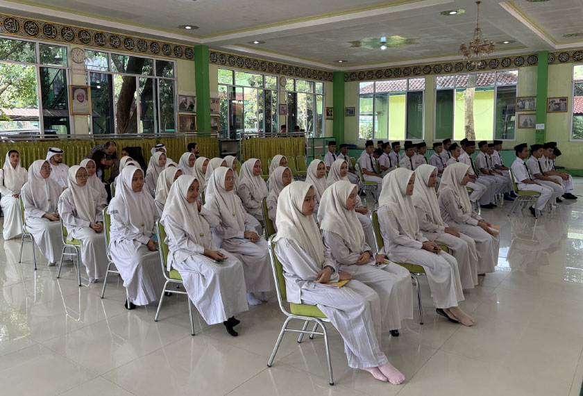 Students at Daarul Rahman Islamic Boarding School listening to the speech by Secretary-General  of the Higher Committee of Human Fraternity, H.E. Ambassador Khalid Al Ghaith. - Astro AWANI