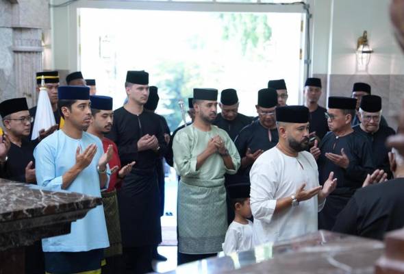 Hari Hol: Pemangku Sultan Johor berangkat ke Makam Diraja