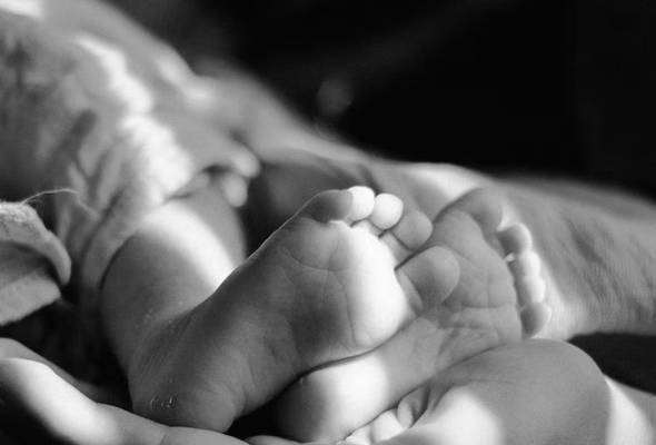 Bayi meninggal dunia dengan kesan lebam, ibu bapa angkat ditahan