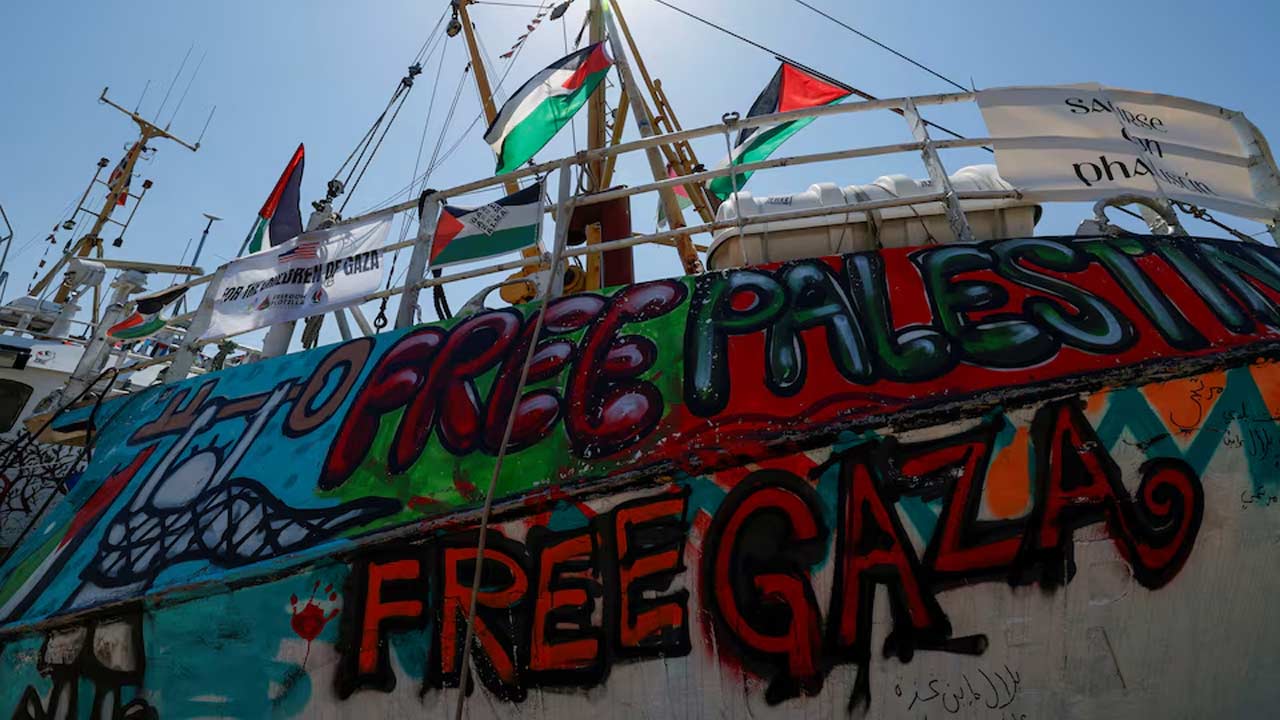 Dua rakyat Australia dibebaskan selepas ditahan di atas kapal bantuan menuju Gaza