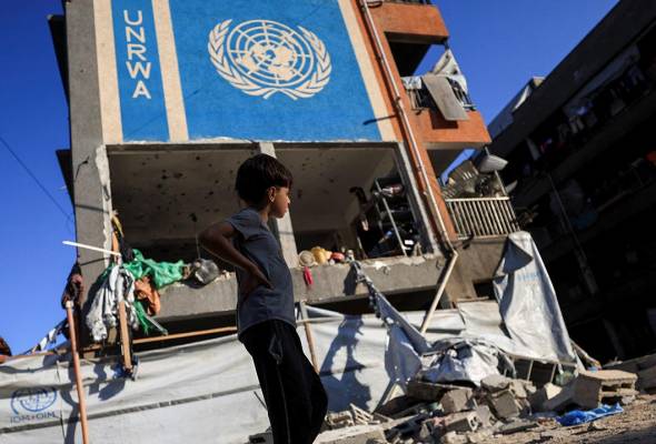UN Palestinian refugee staff and doctors fainting from hunger in Gaza, says UNRWA
