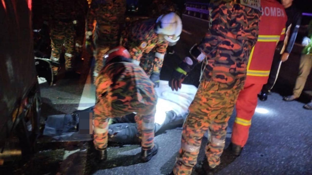 Pemandu lori telur maut, nahas dengan lori tembikai di Lebuhraya PLUS