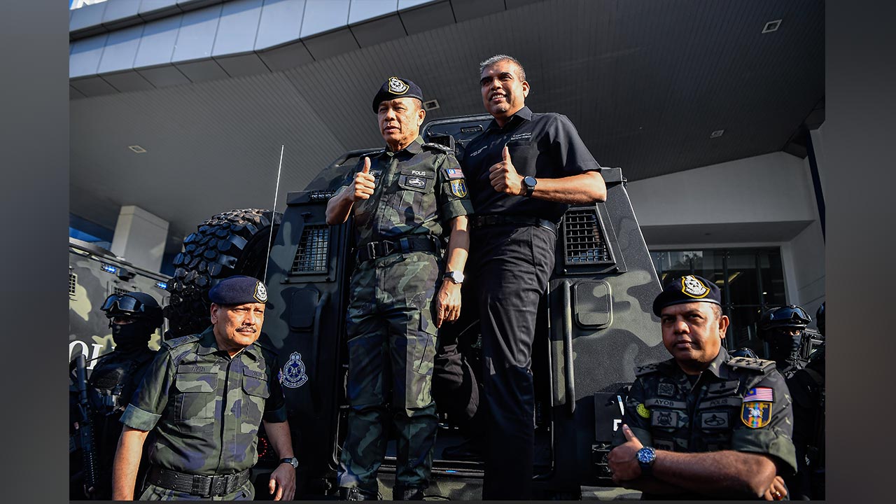 Bendera terbalik: Polis serah lima kertas siasatan ke Pejabat Peguam Negara