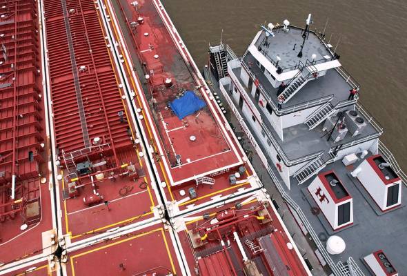 Helikopter langgar kabel kuasa sebelum terhempas atas baj di Sungai Mississippi, dua maut