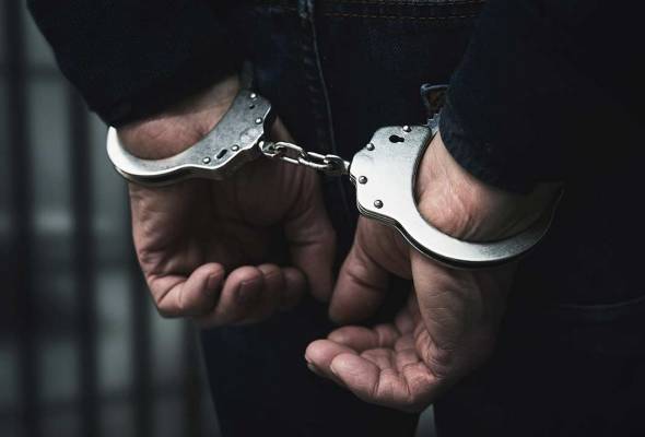 Dua lelaki didenda RM10,000 kawal, miliki 90 akaun bank tanpa kebenaran