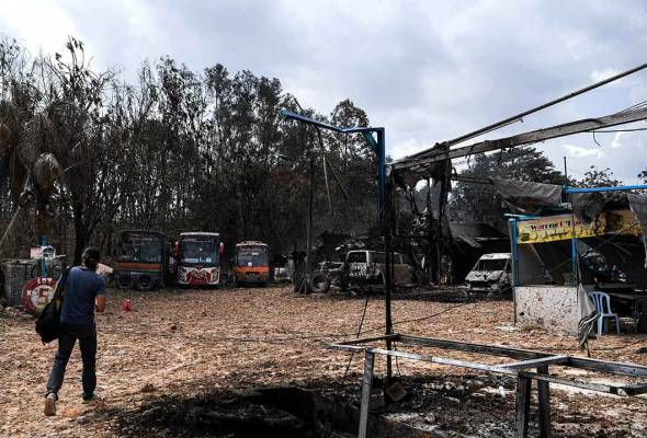 Penduduk Kampung Kuala Sungai Baru persoal hanya 16 daripada 43 rumah dalam proses pembinaan semula