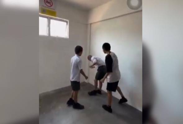 Empat pelajar pukul rakan sekelas ditahan polis