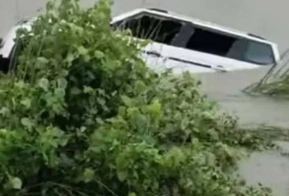 11 maut kenderaan terjunam dalam terusan di Uttar Pradesh, India