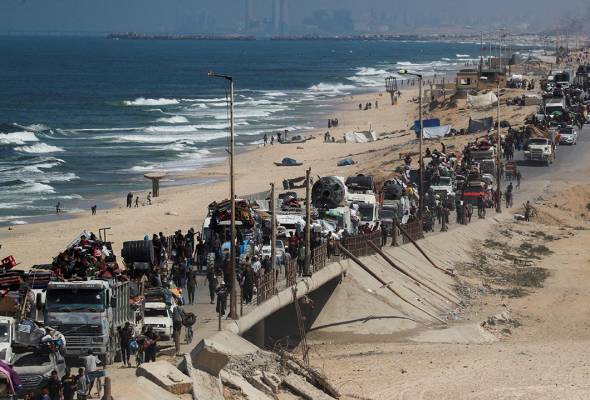 Palestinians head southward after Israel launched ground assault on Gaza City