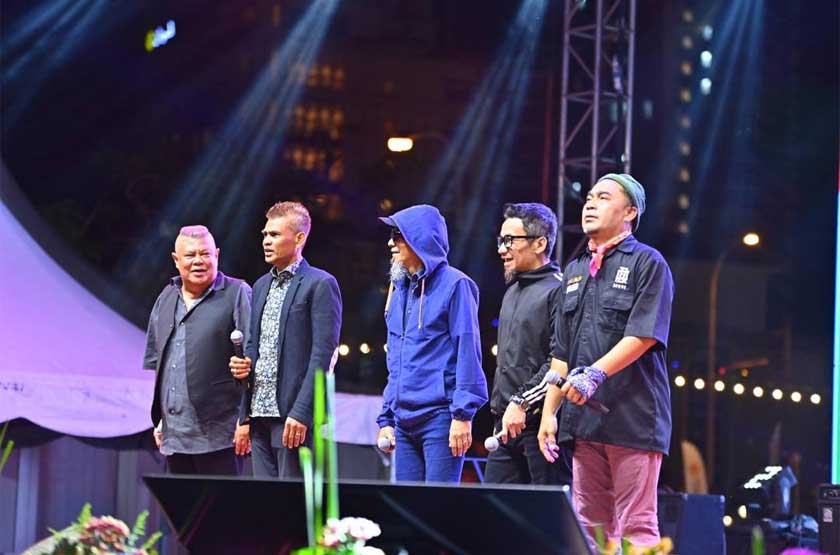 Kumpulan Senario merupakan antara artis yang memeriahkan Kelate Charity Fest.