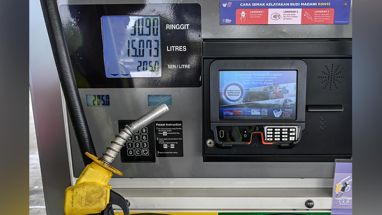 BUDI95 berkuat kuasa, 16 juta rakyat mula nikmati petrol RM1.99 seliter | Astro  Awani