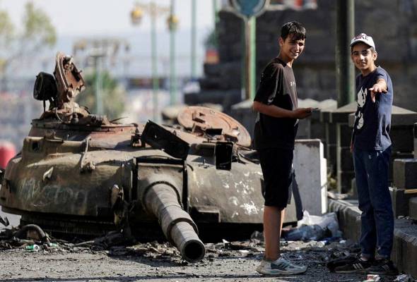 INSIGHT - Under US pressure, Syria and Israel inch toward security deal