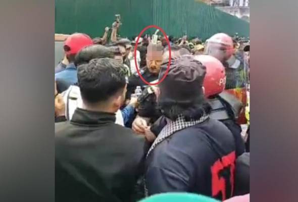 Insiden Kampung Sungai Baru: Pas hanya berdiam diri ketika anggota keselamatan dicederakan