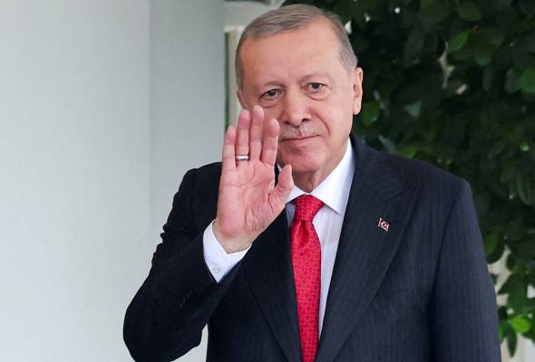 INSIGHT - Erdogan turns Trump's Gaza deal into a power play for Turkey