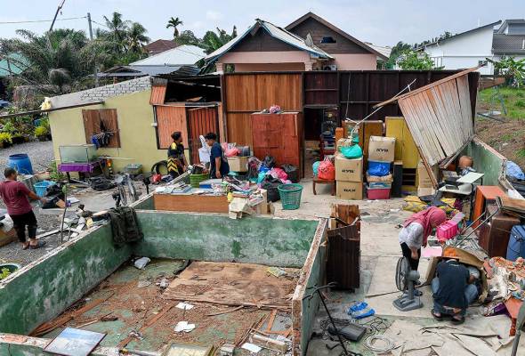 Selangor peruntuk RM1,000 kepada setiap keluarga terjejas ribut Sijangkang