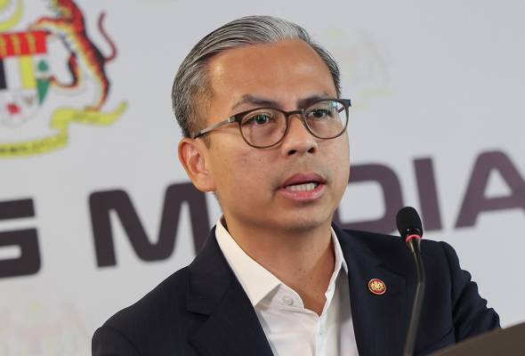 Cadangan naikkan had usia pengguna media sosial kepada 16 tahun dibincang di Singapura - Fahmi
