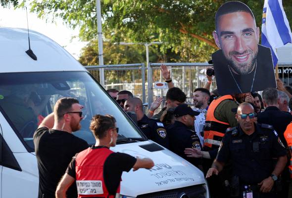 Trump declares end of Gaza war as last Israeli hostages swapped for Palestinian detainees