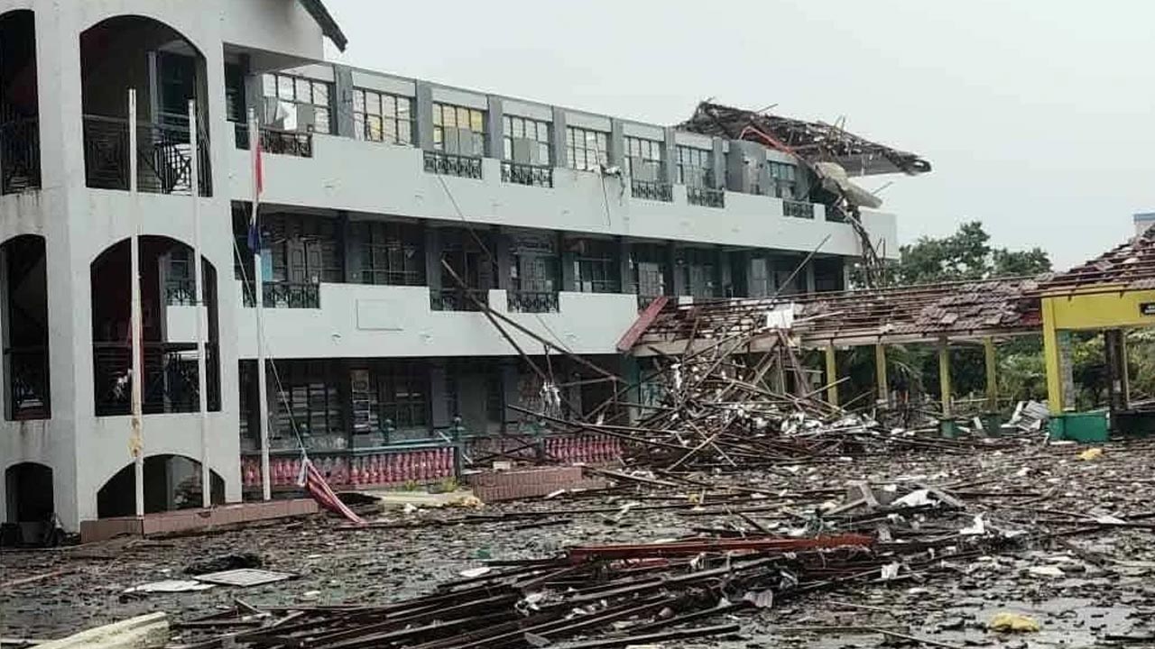 Ribut: Bangunan pejabat penyelaras DUN Sijangkang, surau KAFA runtuh
