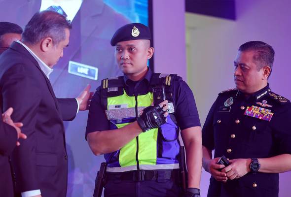 Pegawai penguat kuasa JPJ guna alat perakam badan mulai November - Loke