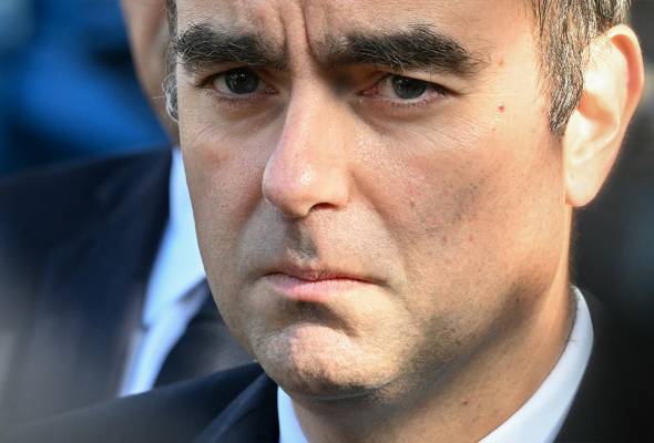 PM Perancis gantung reformasi persaraan kontroversi Macron