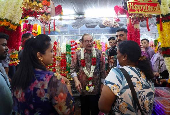 PM Anwar tinjau persiapan Deepavali di Brickfields